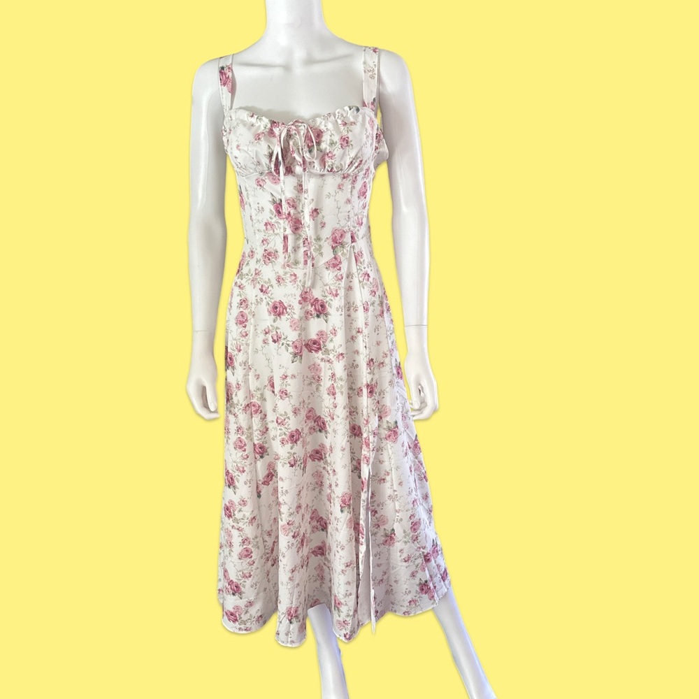 Pretty lightweight rose floral print, polyester, size medium